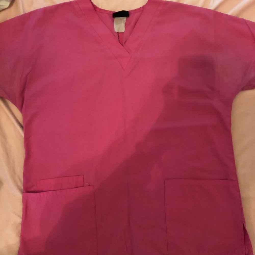 🆑⚡️Pink Cherokee scrub top
